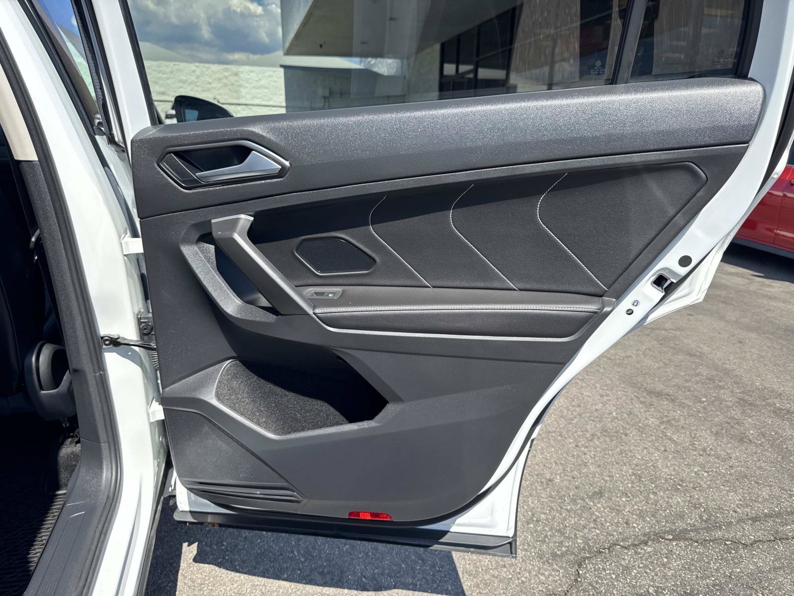 Certified 2023 Volkswagen Tiguan SE FWD image 30