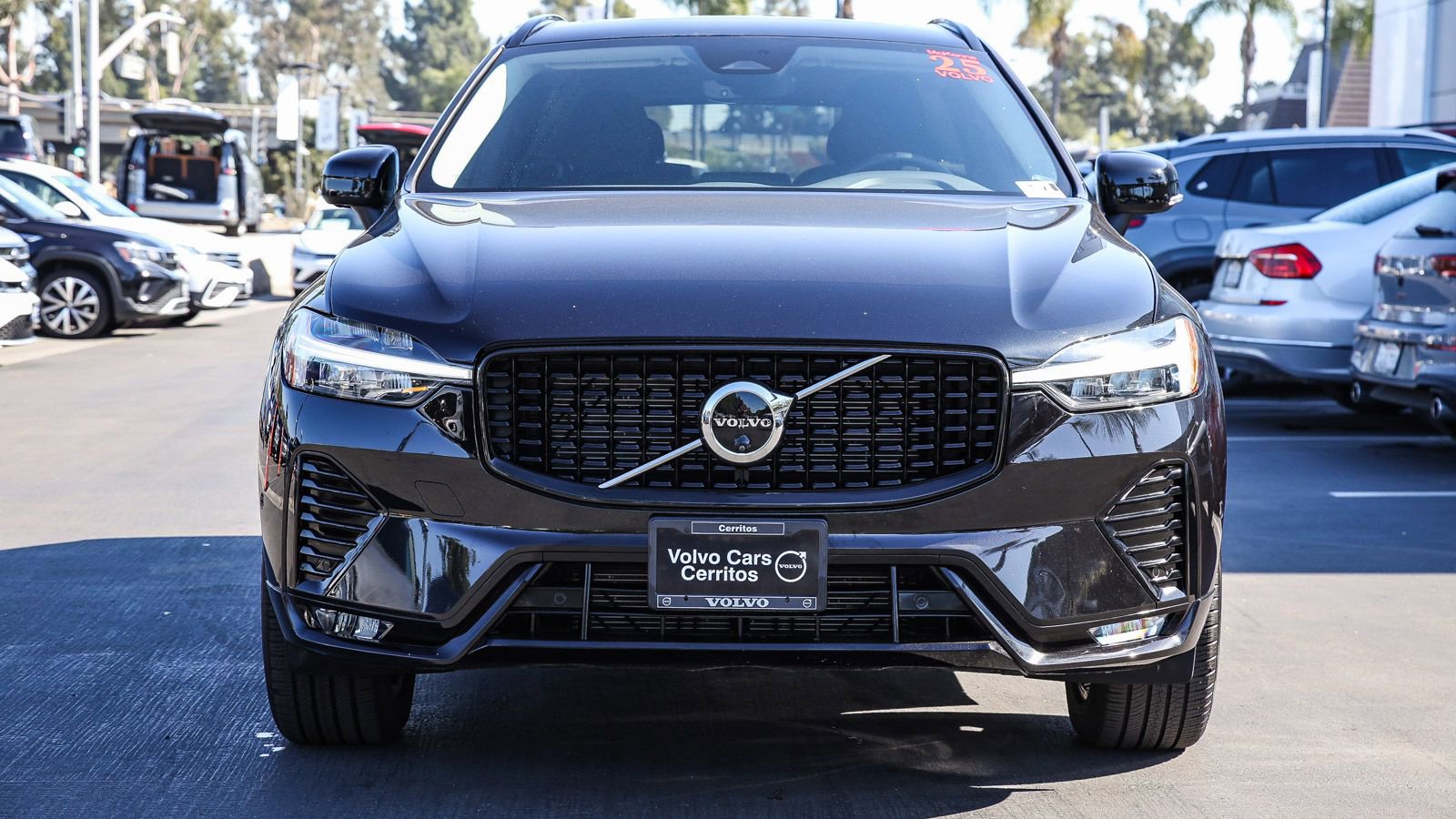 Used 2025 Volvo XC60 B5 Plus image 4