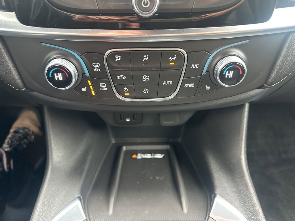 Used 2022 Chevrolet Traverse LT w/ Midnight/Sport Edition image 23