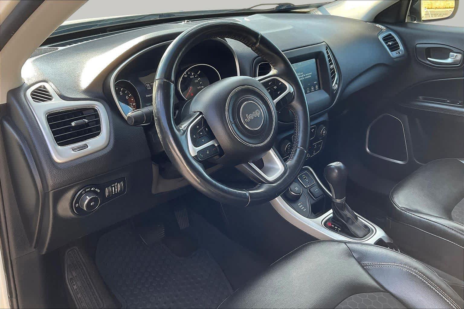 Used 2018 Jeep Compass Latitude w/ Popular Equipment Group AWD/4WD image 18