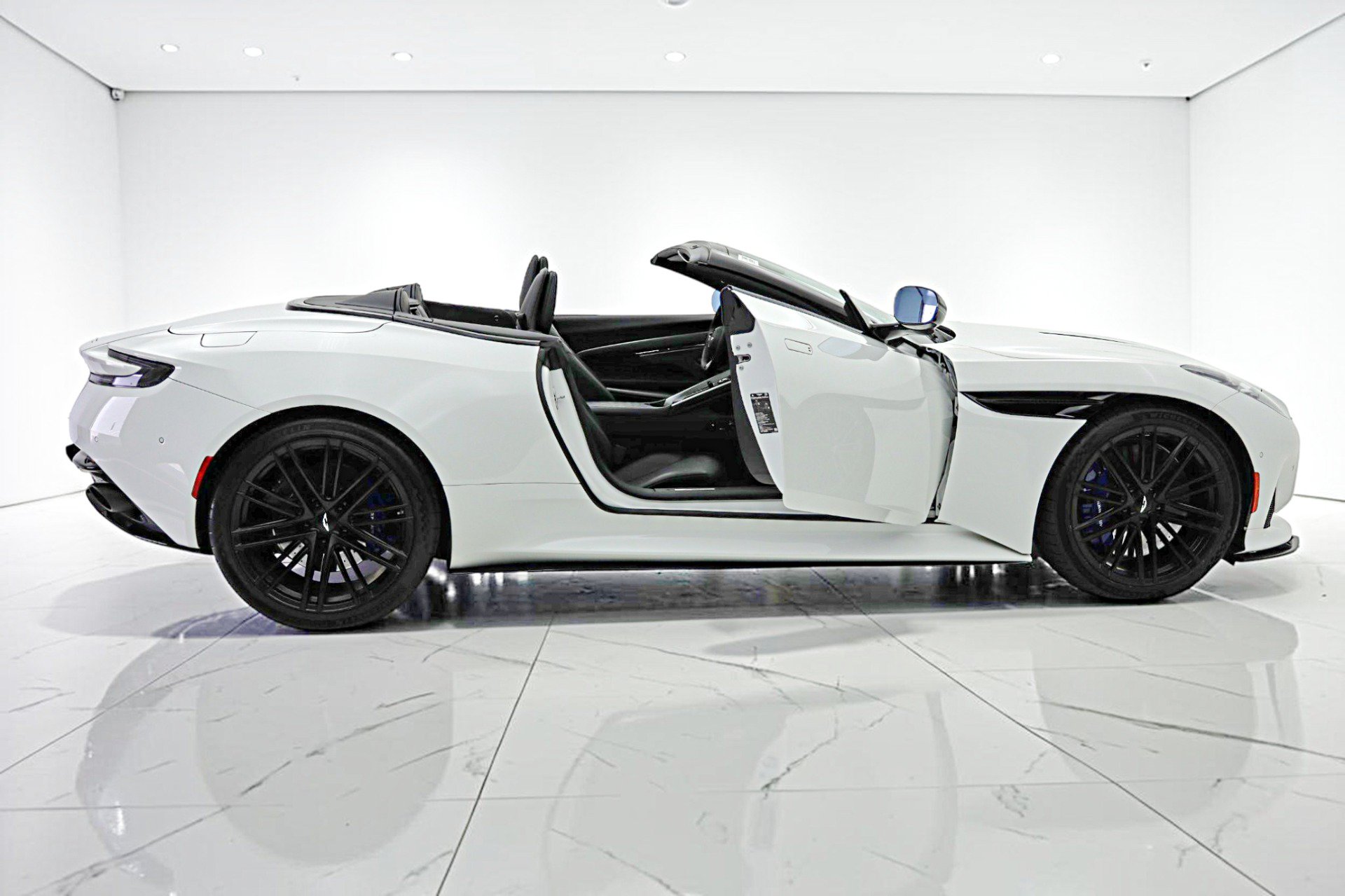 Used 2024 Aston Martin DB12 Convertible RWD image 20