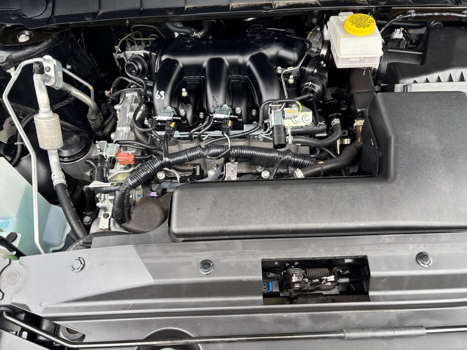 Used 2025 Nissan Pathfinder SV FWD image 28