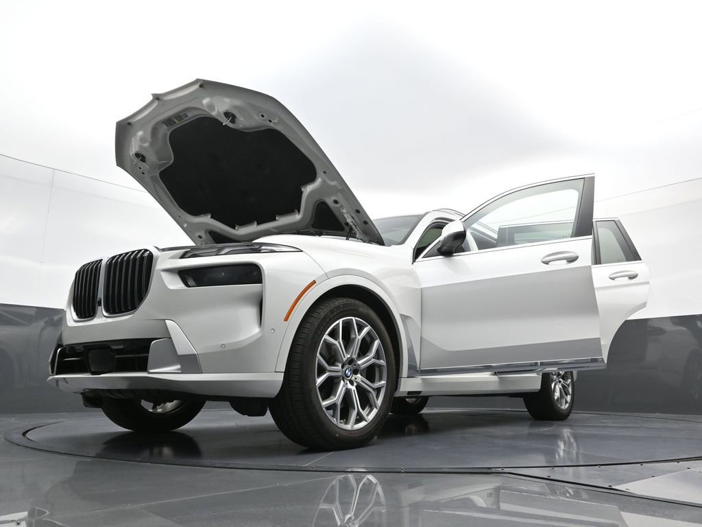 Used 2025 BMW X7 xDrive40i image 41