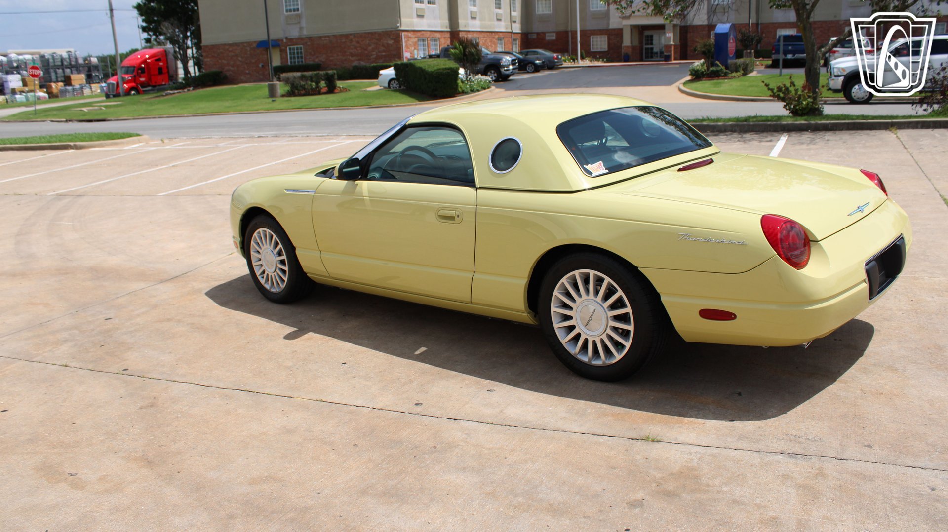 Used 2005 Ford Thunderbird RWD image 23