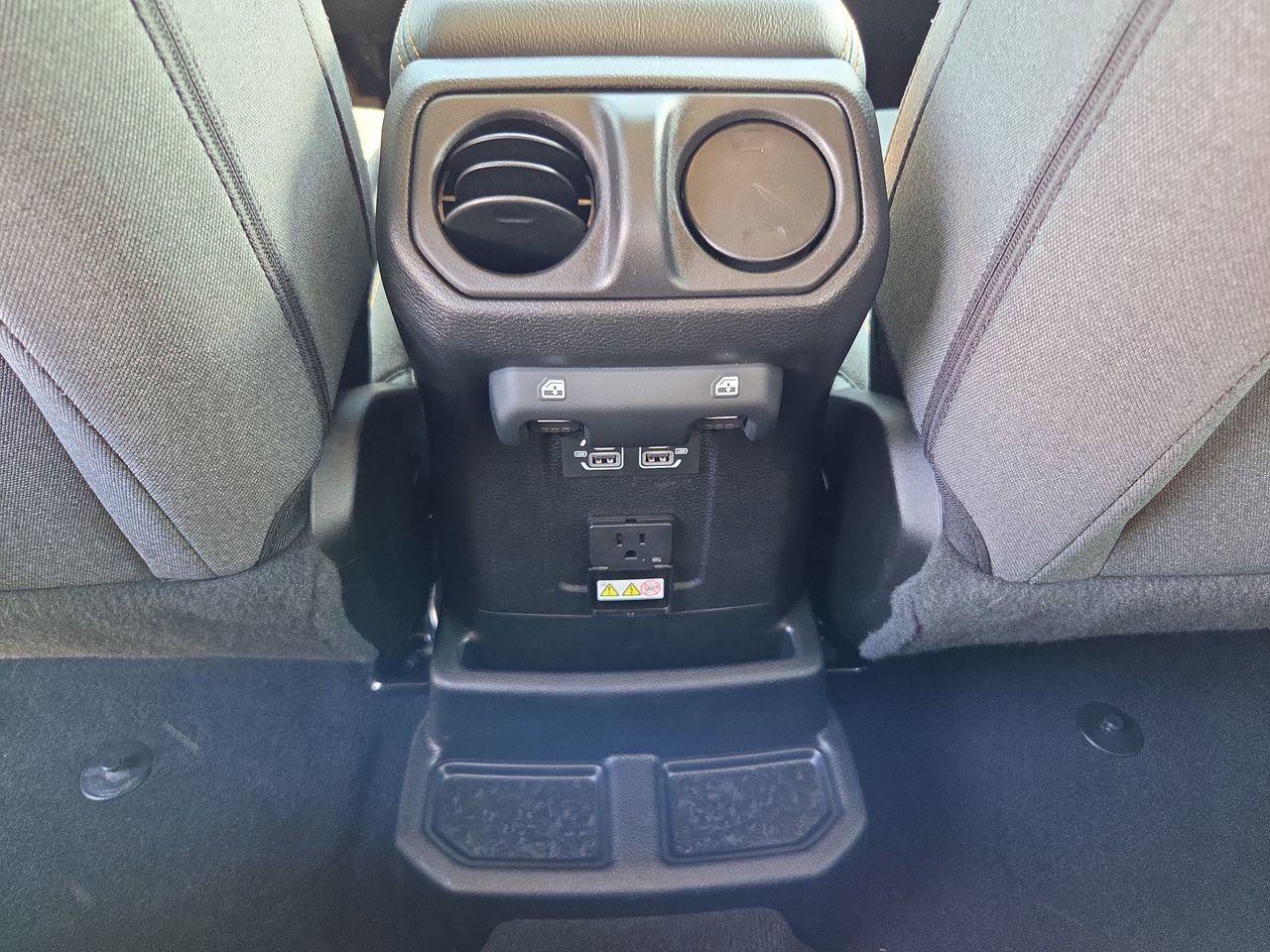 Used 2025 Jeep Wrangler Unlimited Sahara AWD/4WD image 16