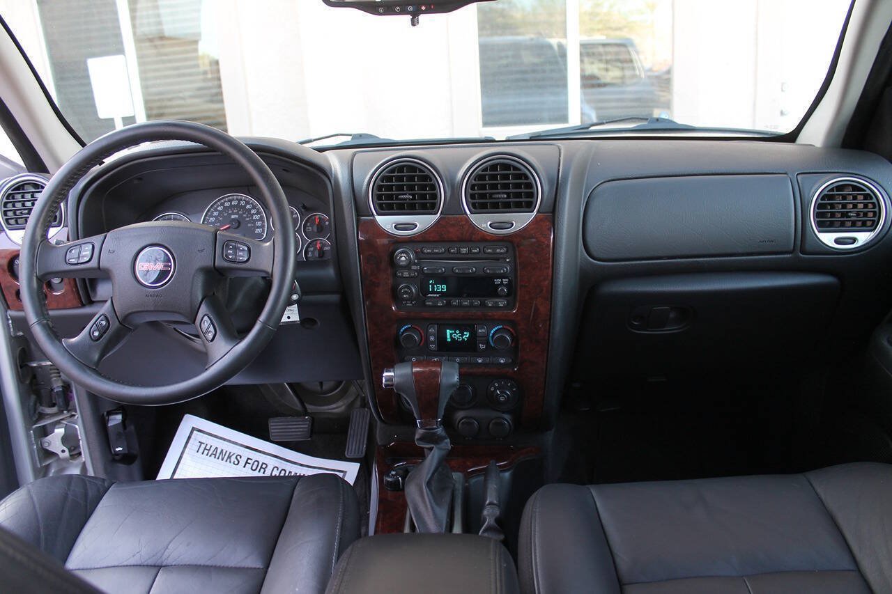 Used 2005 GMC Envoy XL SLT RWD image 30