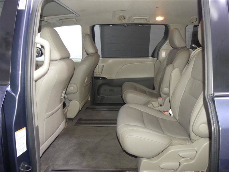 Used 2015 Toyota Sienna XLE FWD image 25
