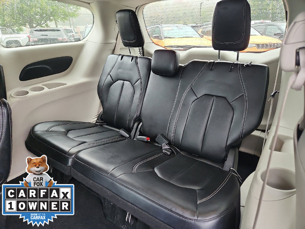Used 2024 Chrysler Pacifica Touring-L FWD image 10