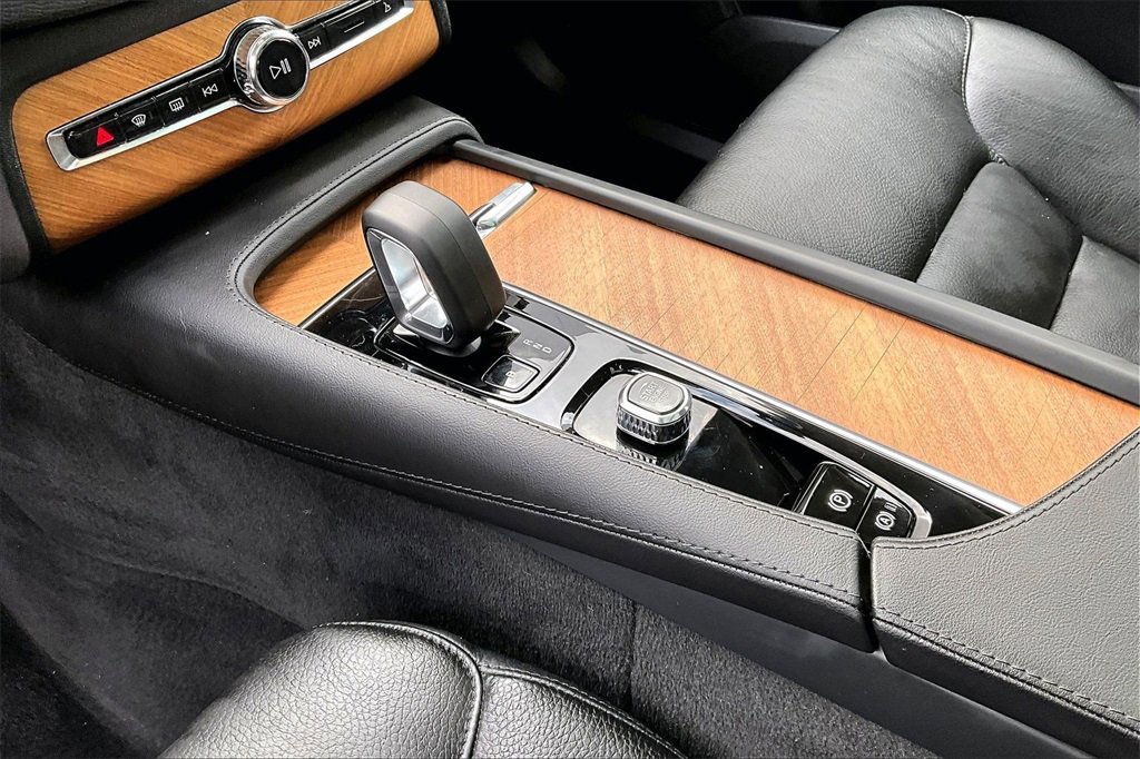 Certified 2023 Volvo XC90 B6 Plus image 17
