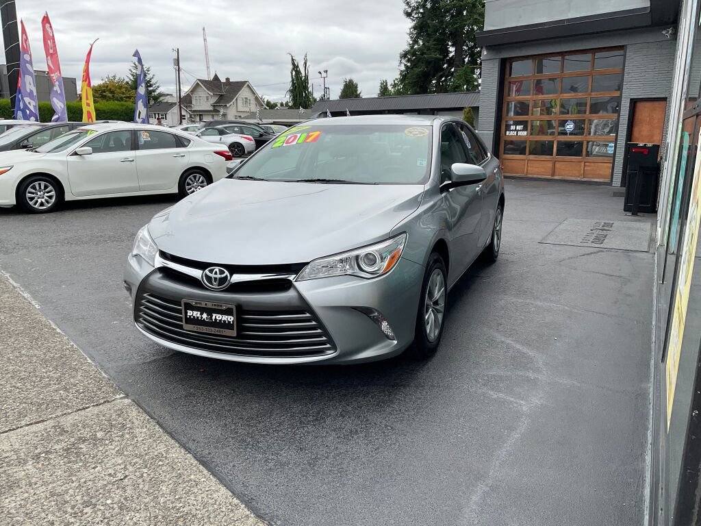 Used 2017 Toyota Camry LE image 30
