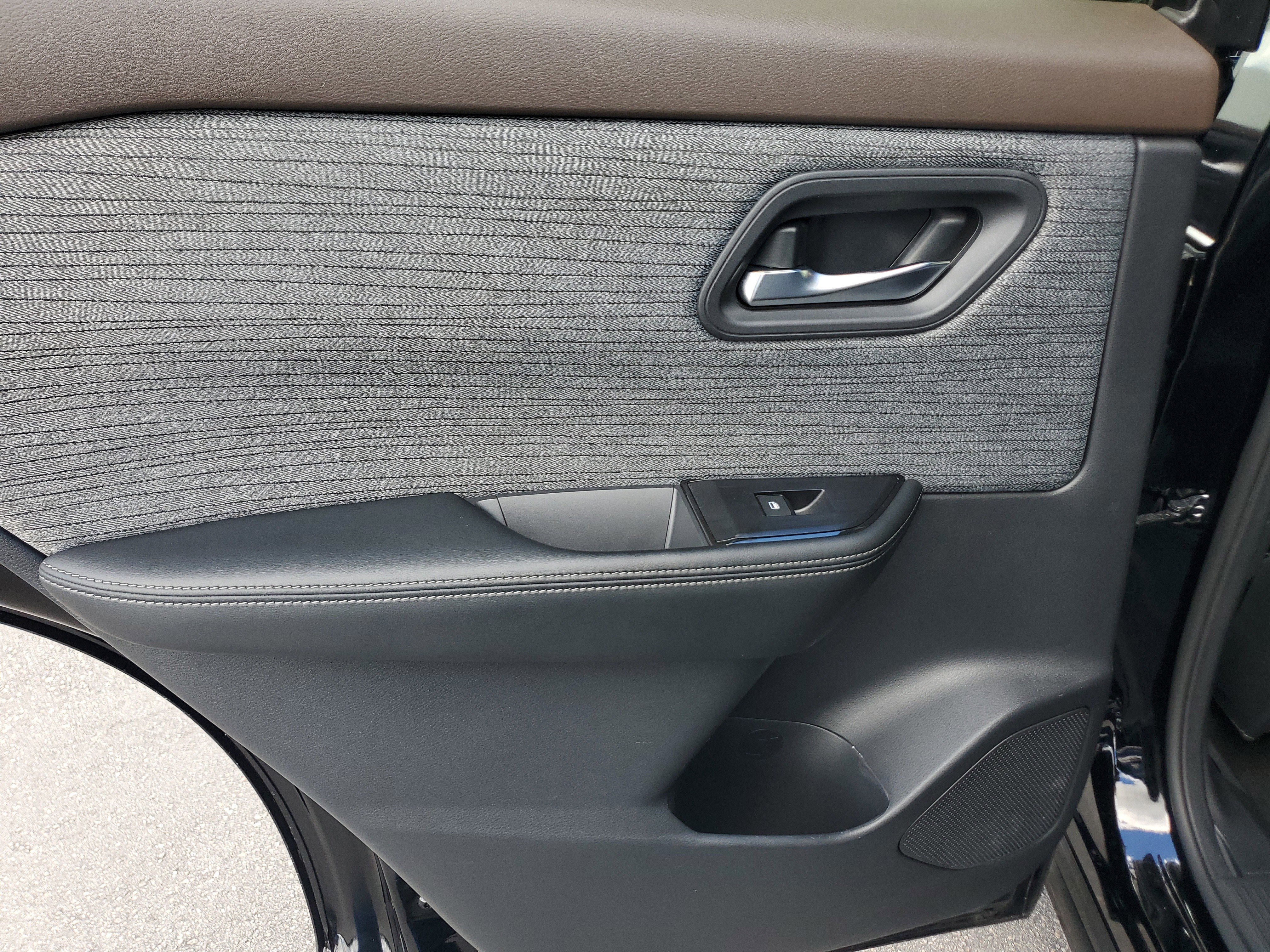 Used 2023 Nissan Rogue SV image 28