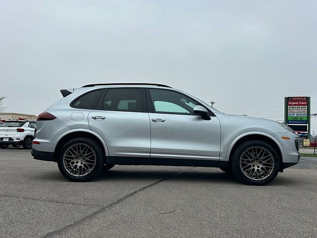 Used 2017 Porsche Cayenne AWD/4WD image 7