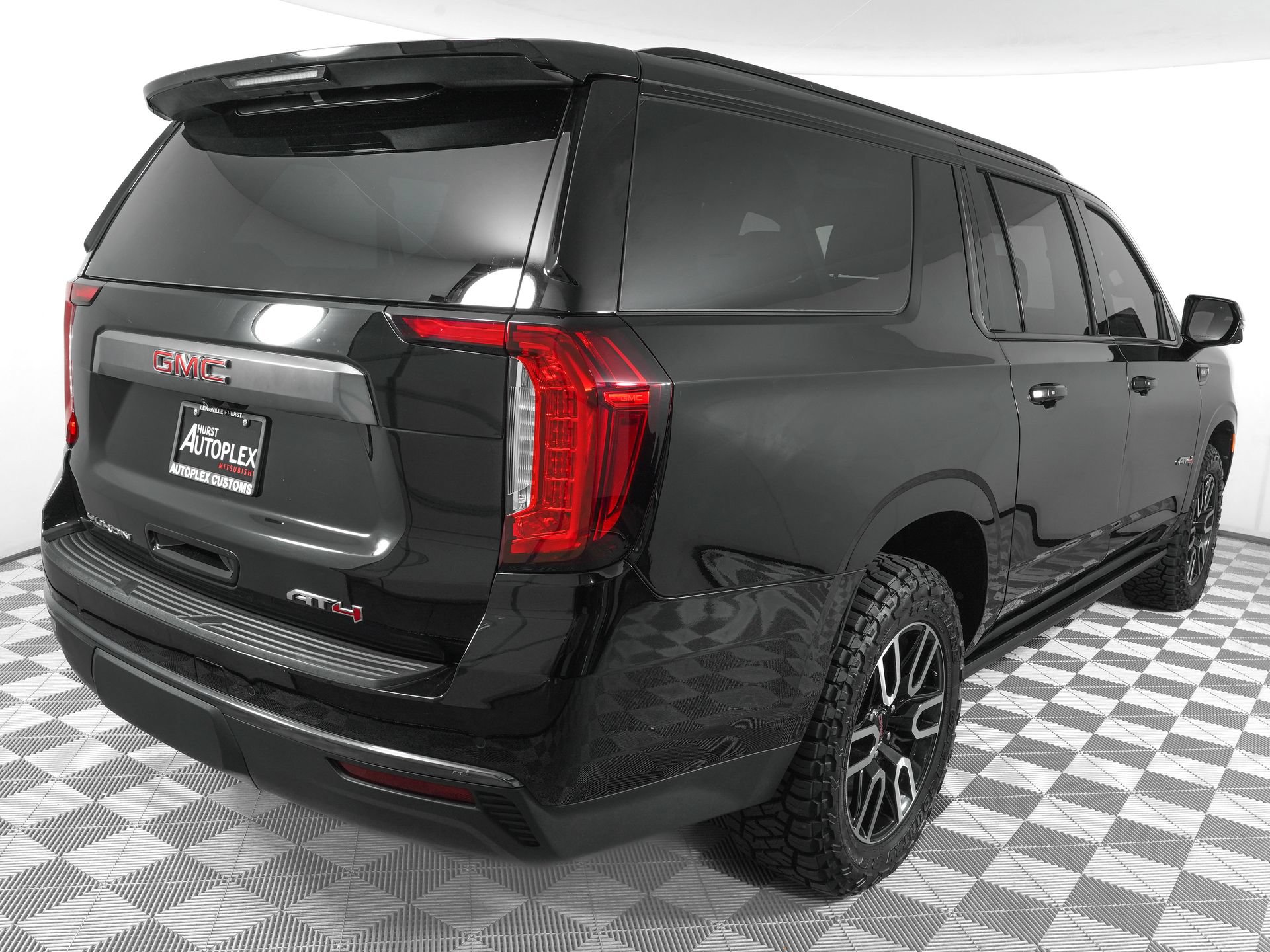 Used 2021 GMC Yukon XL AT4 w/ AT4 Premium Plus Package AWD/4WD image 4