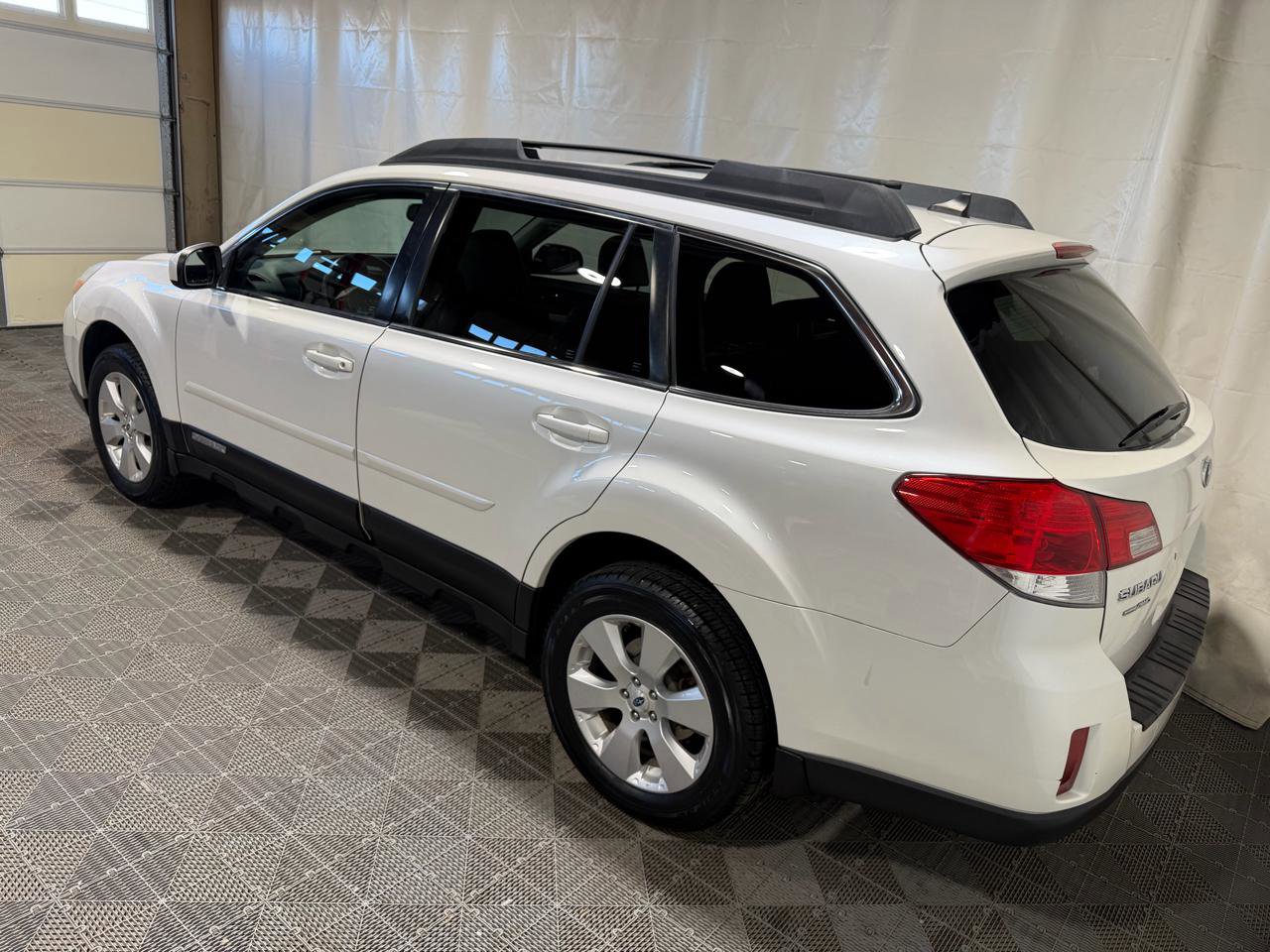 Used 2012 Subaru Outback 2.5i Limited w/ Moonroof Pkg image 4