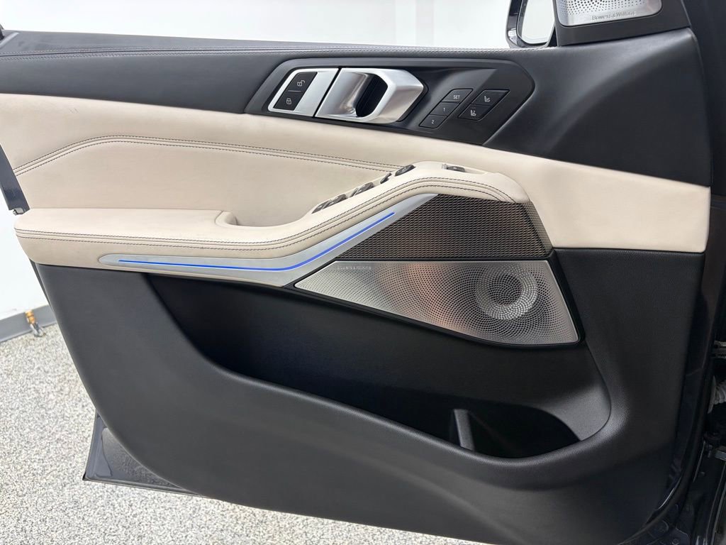Used 2022 BMW X5 M50i w/ Executive Package image 11