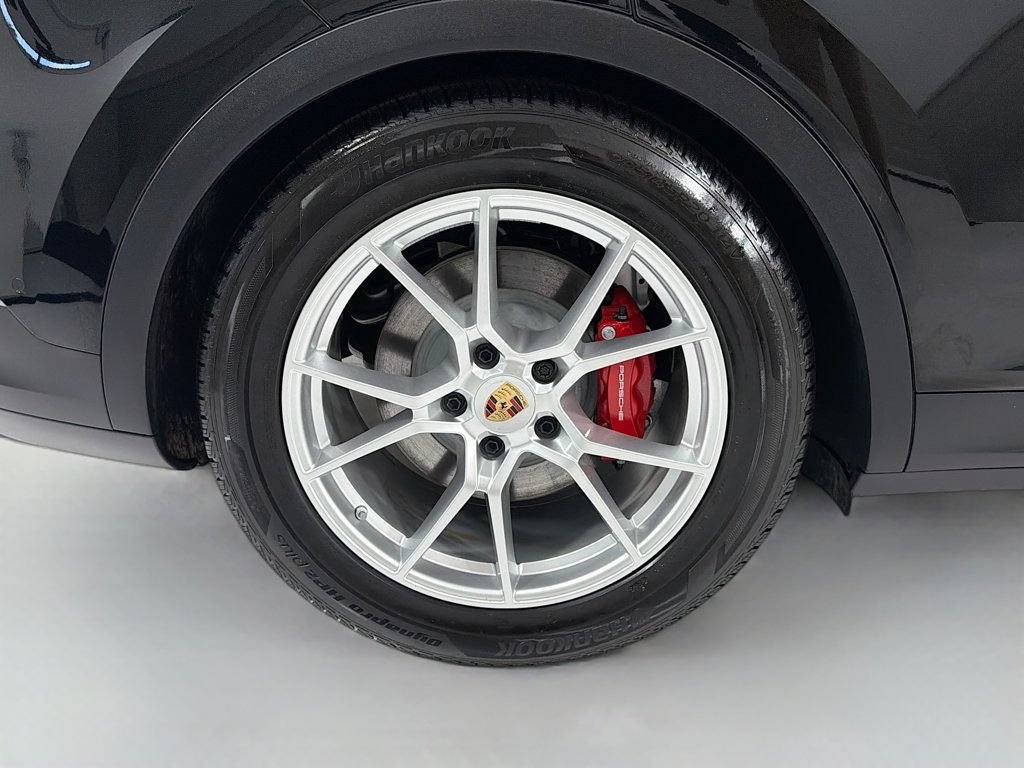 Certified 2025 Porsche Cayenne S AWD/4WD image 38