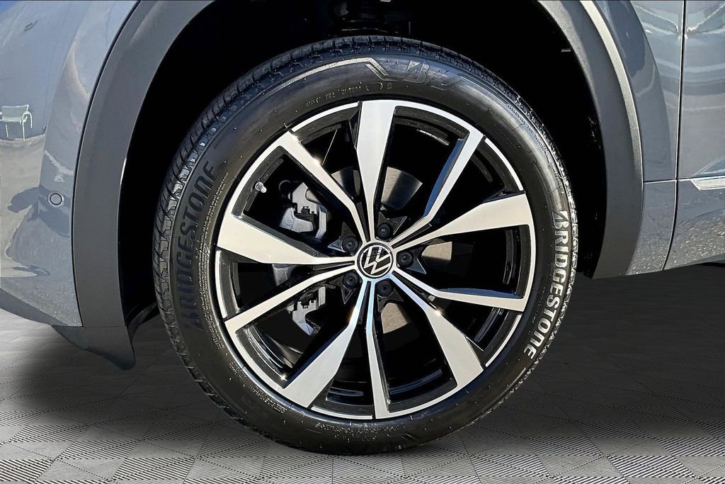 New 2026 Volkswagen Atlas Cross Sport SEL Premium R-Line AWD/4WD image 33