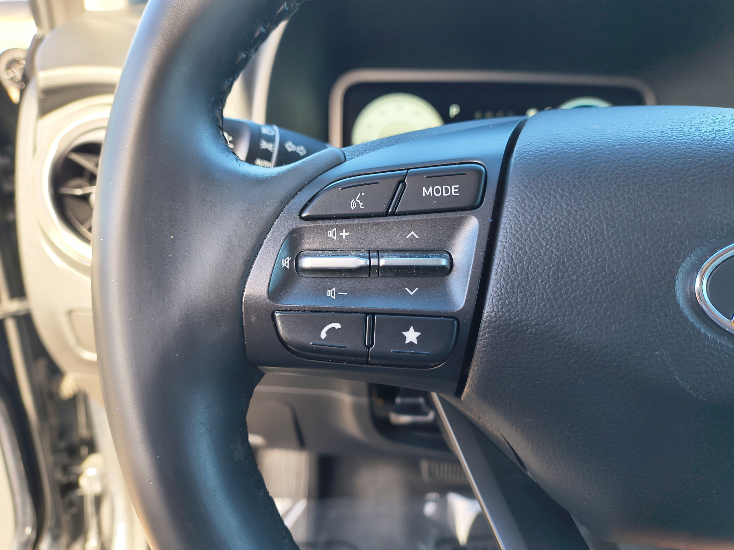 Certified 2022 Hyundai Kona Limited FWD image 27