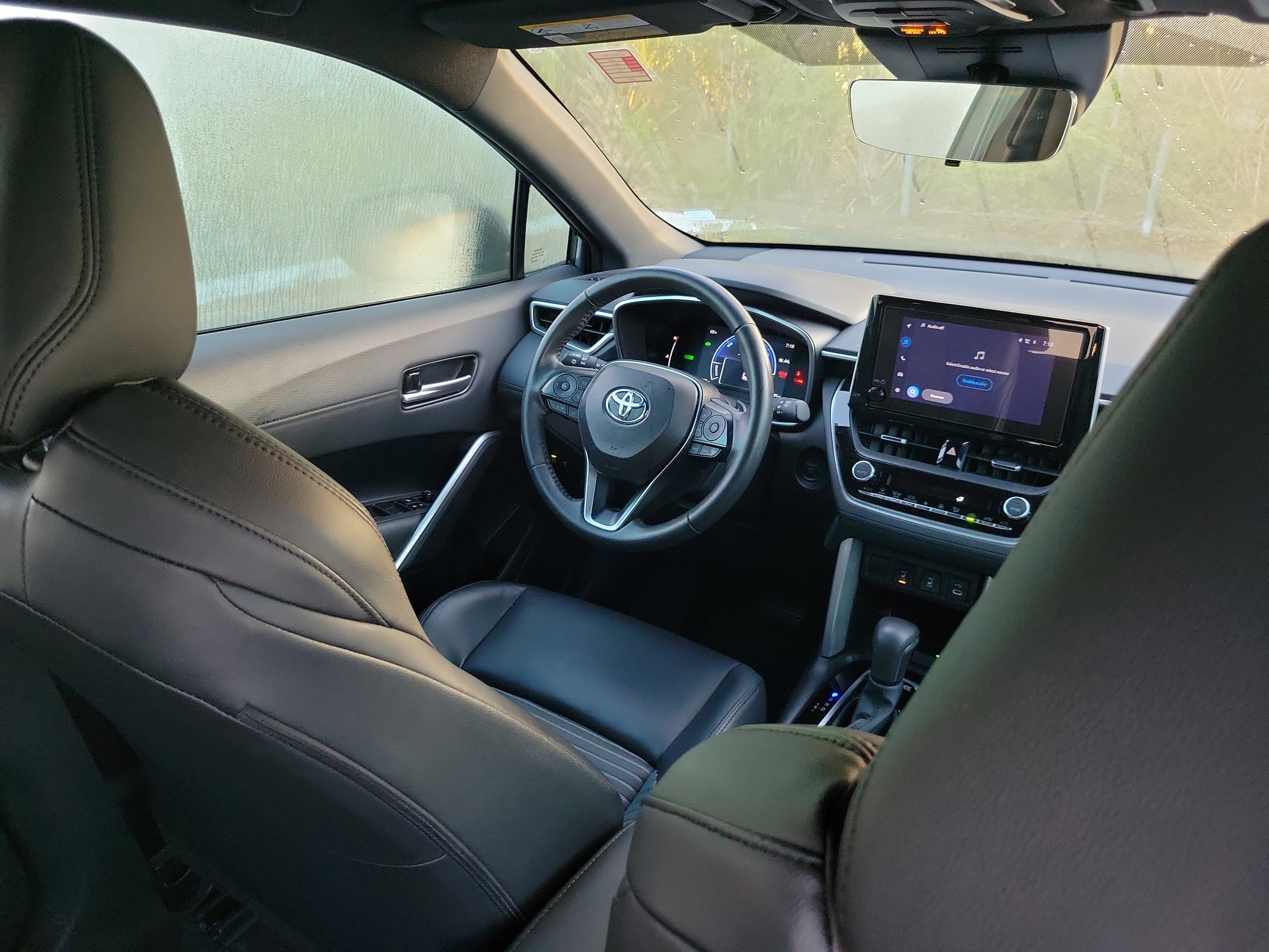 Used 2024 Toyota Corolla Cross SE image 14