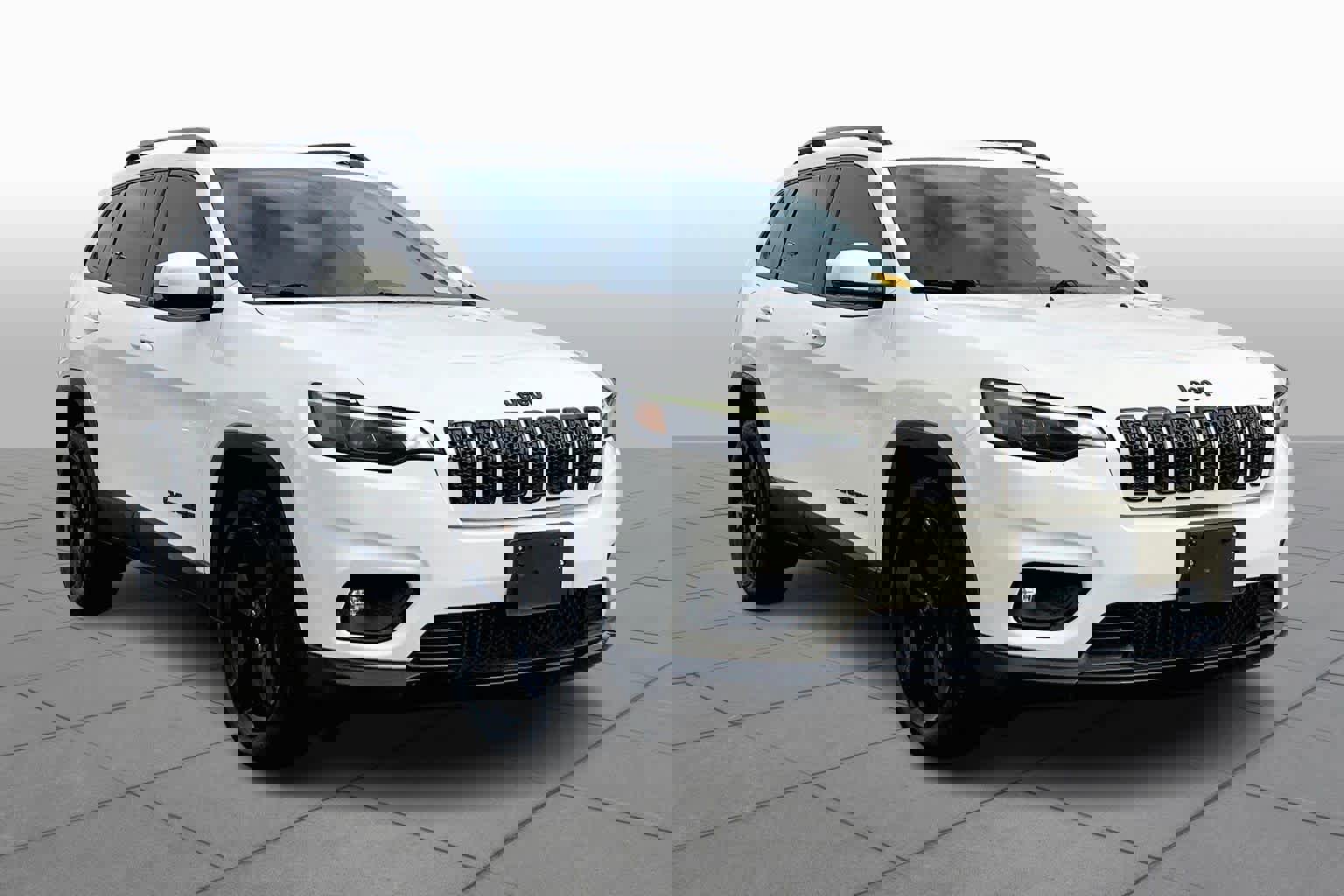 Used 2019 Jeep Cherokee Latitude Plus image 2