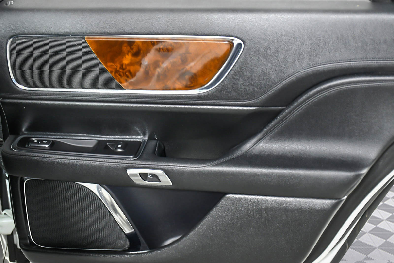 Used 2020 Lincoln Continental image 26