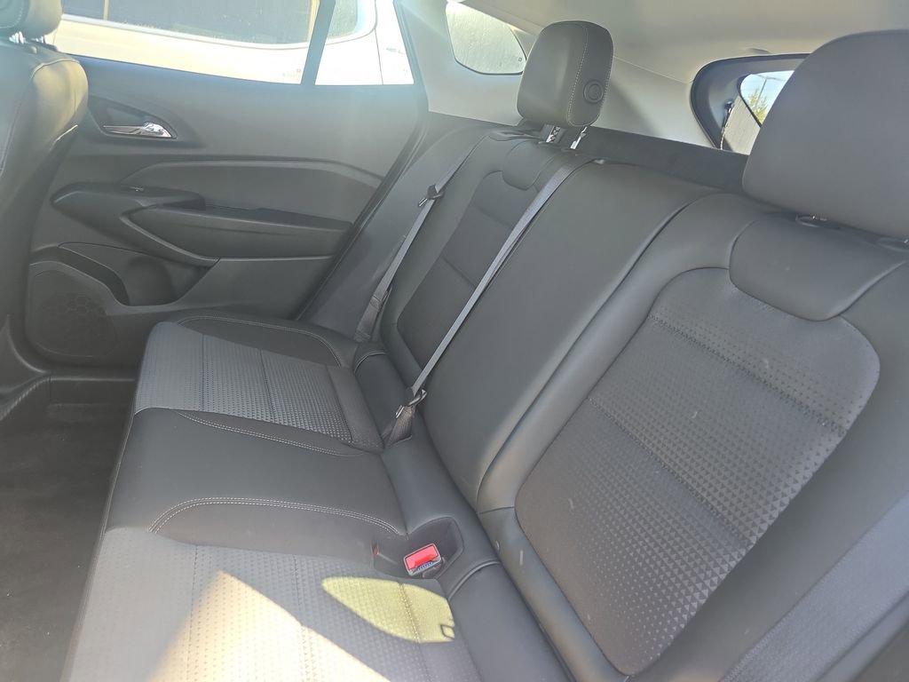 Used 2024 Chevrolet Trax LT FWD image 19