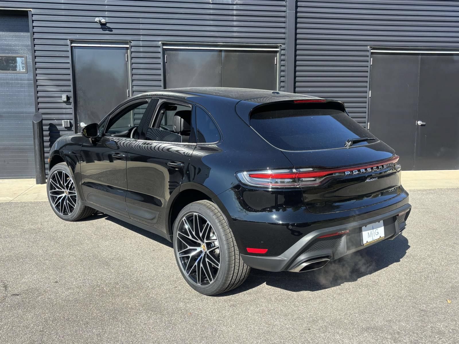 Used 2026 Porsche Macan AWD/4WD image 3