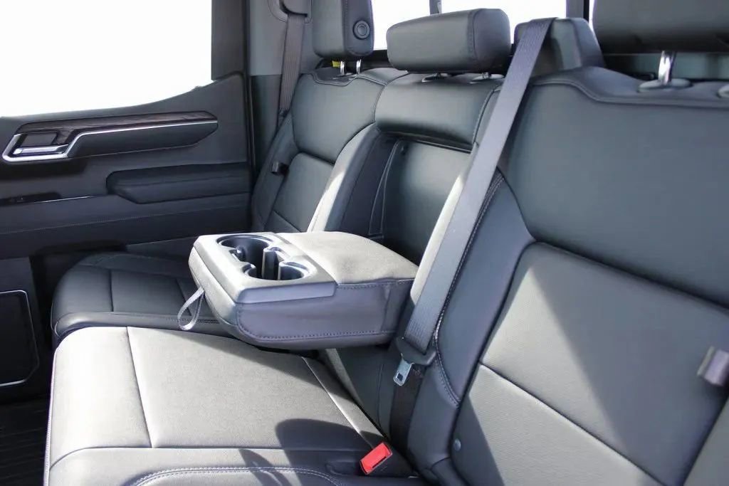 New 2026 GMC Sierra 1500 SLT image 27