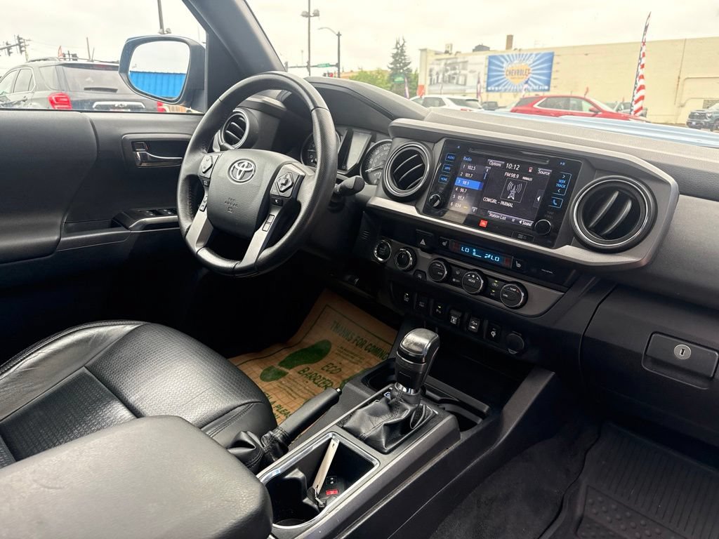 Used 2019 Toyota Tacoma TRD Sport w/ TRD Premium Sport Package AWD/4WD image 38