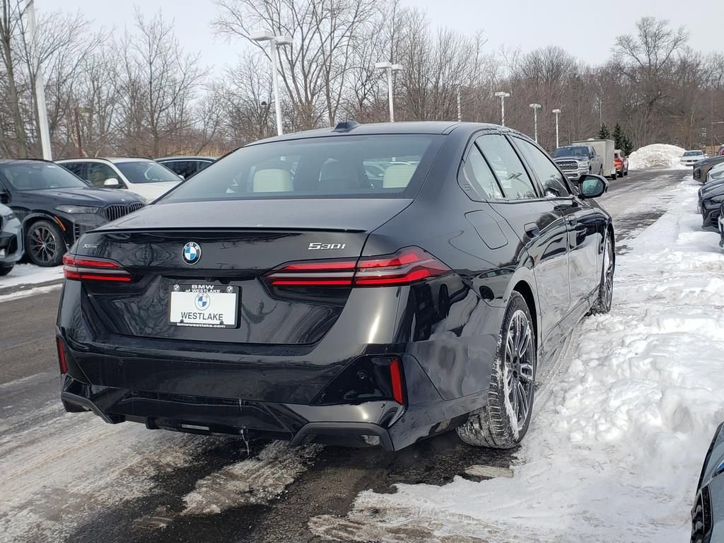 New 2026 BMW 530i xDrive w/ M Sport Package AWD/4WD image 4