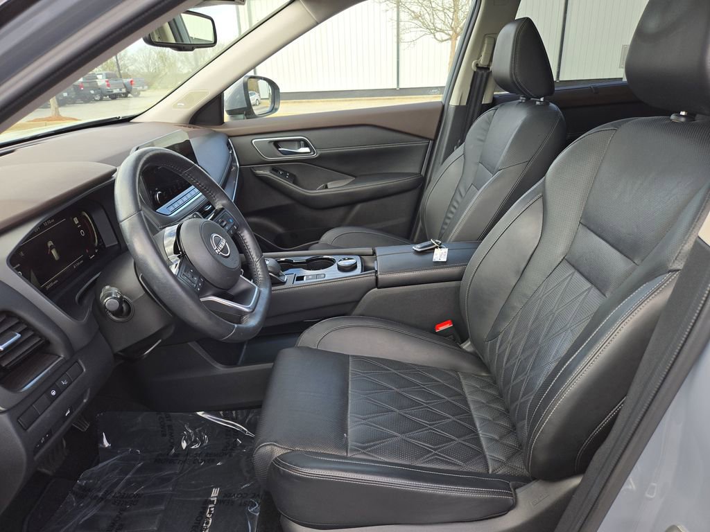 Used 2023 Nissan Rogue Platinum w/ Platinum Premium Package image 17