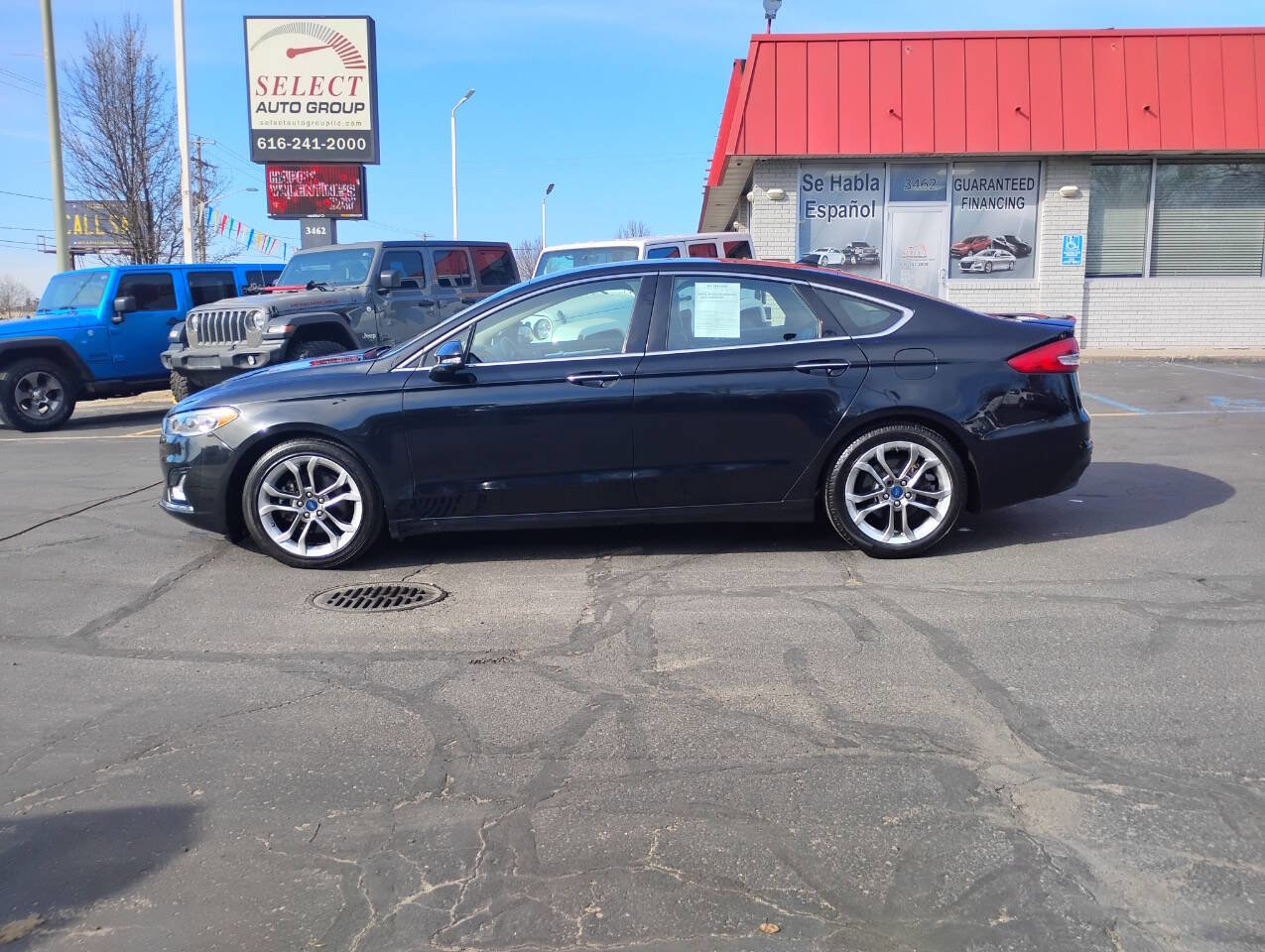 Used 2020 Ford Fusion Titanium image 2