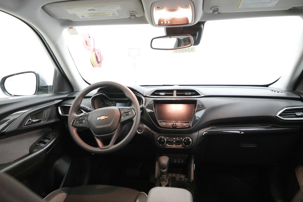 Used 2023 Chevrolet TrailBlazer LT w/ Convenience Package AWD/4WD image 2