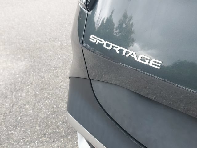 Used 2023 Kia Sportage LX AWD/4WD image 8