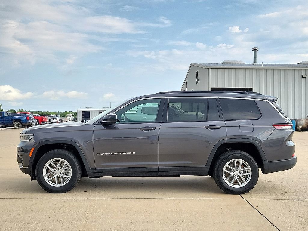Used 2024 Jeep Grand Cherokee L Laredo image 3