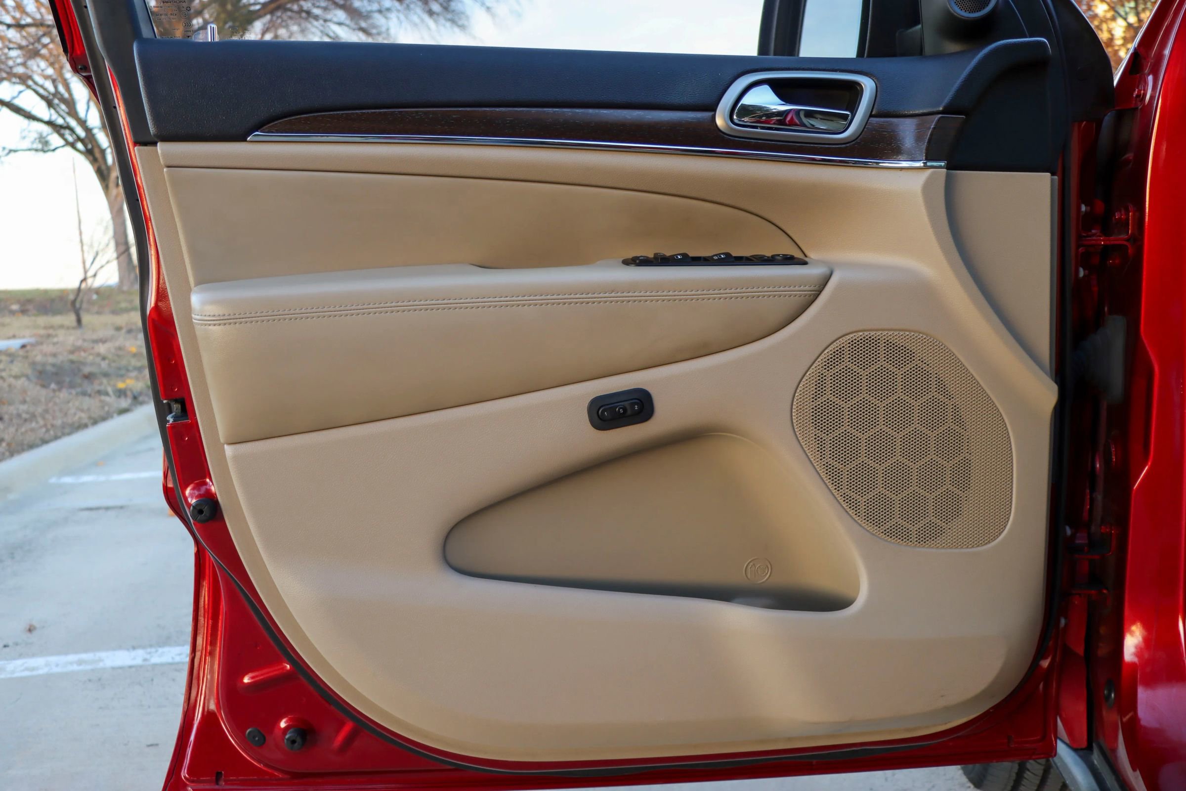 Used 2014 Jeep Grand Cherokee Limited image 12