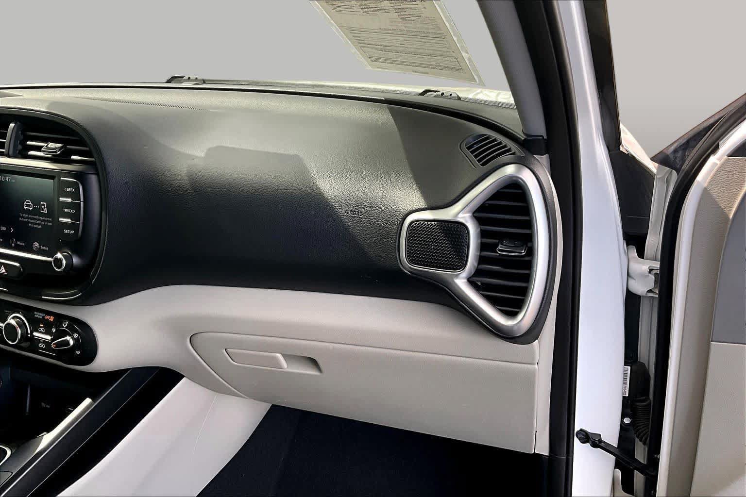 Used 2023 Kia Soul LX w/ Option Group 015 FWD image 18