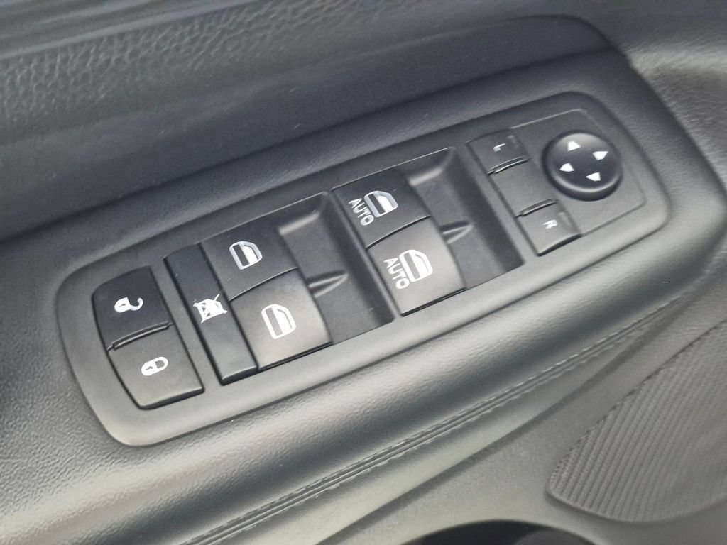 Used 2020 Jeep Grand Cherokee Laredo RWD image 12