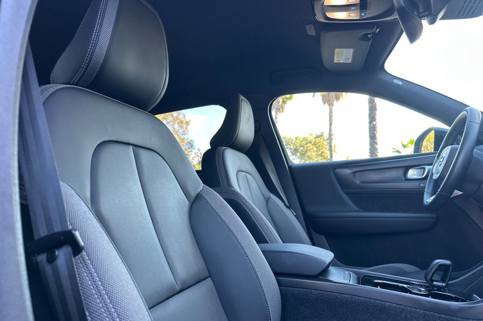 Certified 2023 Volvo XC40 Recharge Core image 19