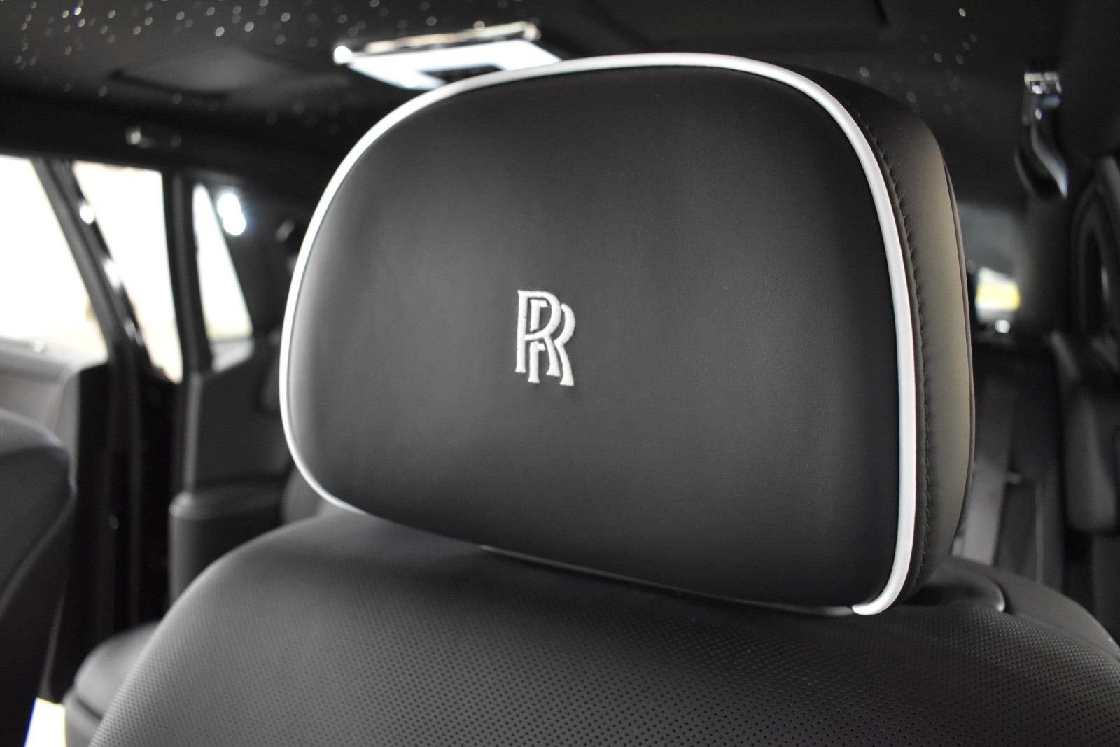 New 2027 Rolls-Royce Phantom Sedan RWD image 36