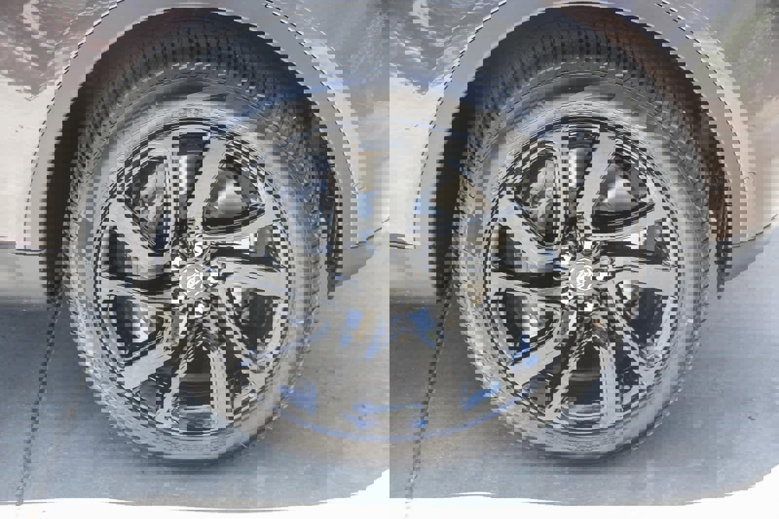 New 2025 Land Rover Discovery S image 9