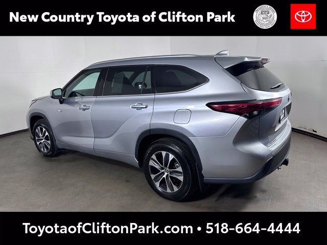 Used 2021 Toyota Highlander XLE AWD/4WD image 5