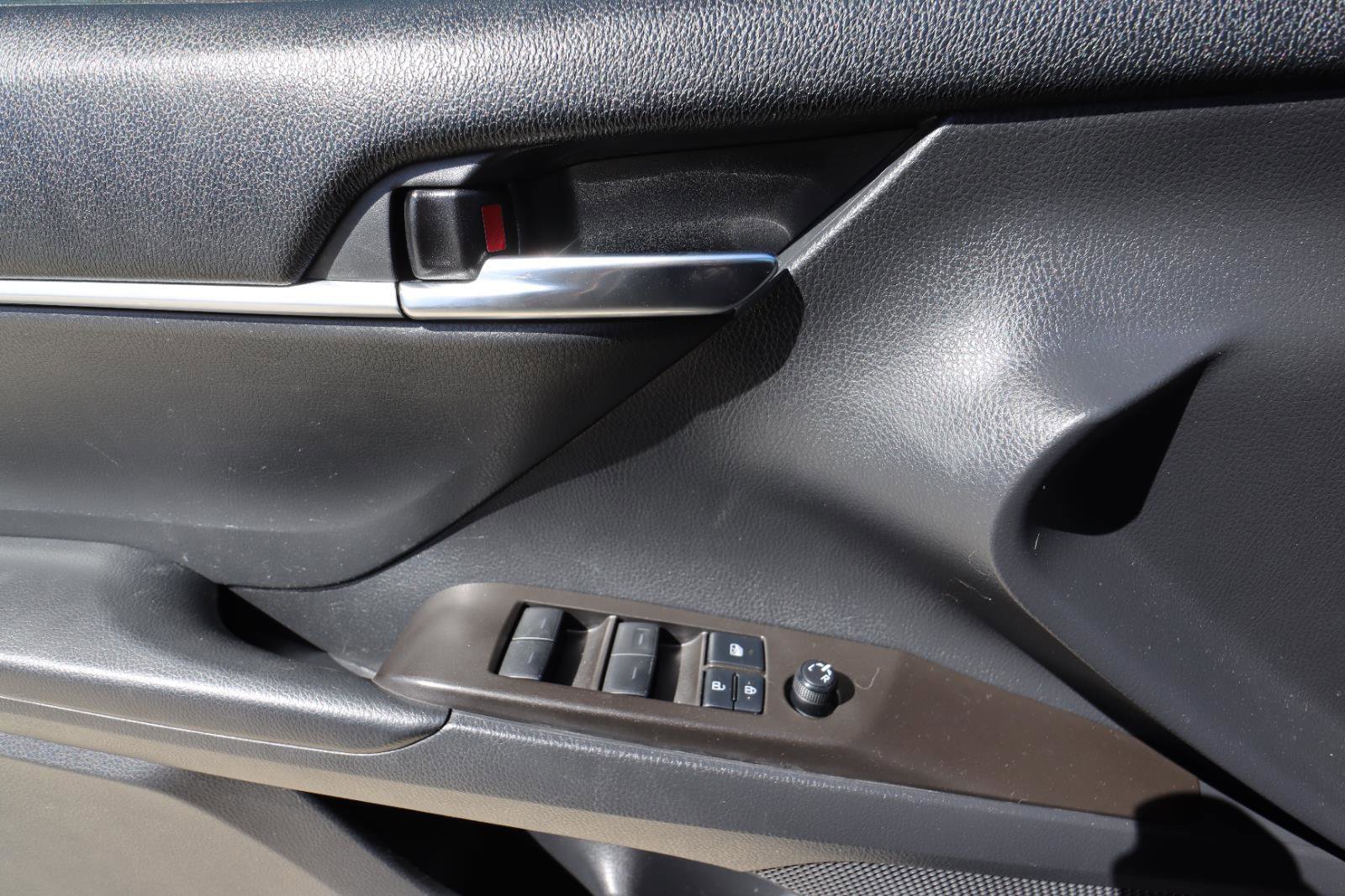 Used 2022 Toyota Camry SE FWD image 32