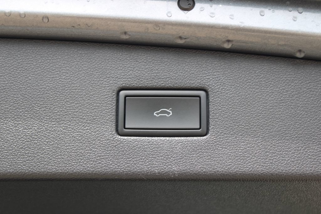 Certified 2024 Volkswagen Tiguan SE R-Line FWD image 29