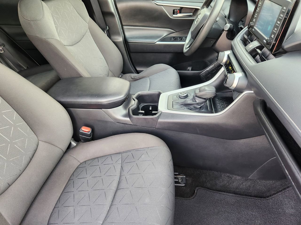 Used 2022 Toyota RAV4 XLE w/ Convenience Package image 13