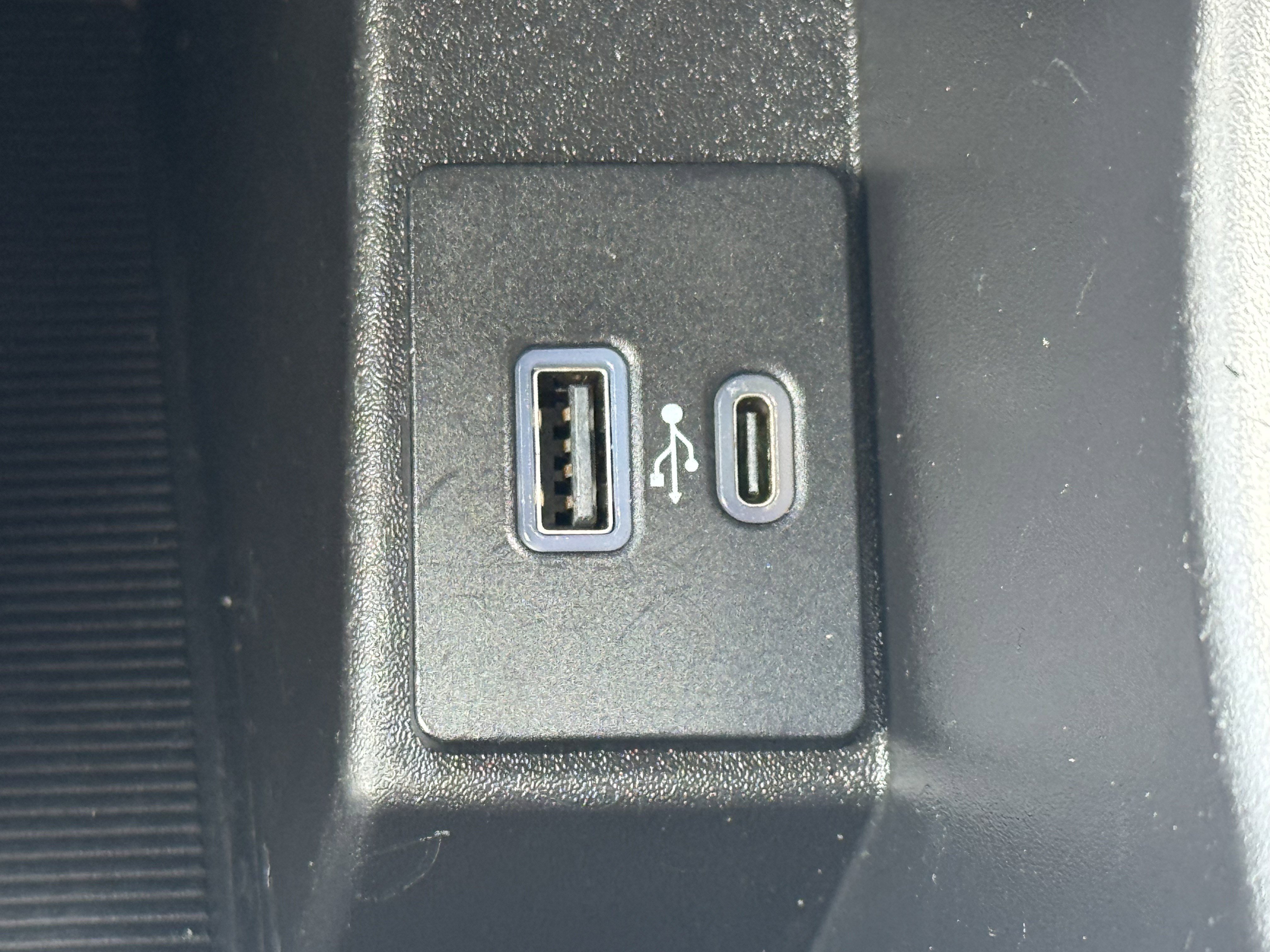 Used 2023 Ford Edge SEL image 25