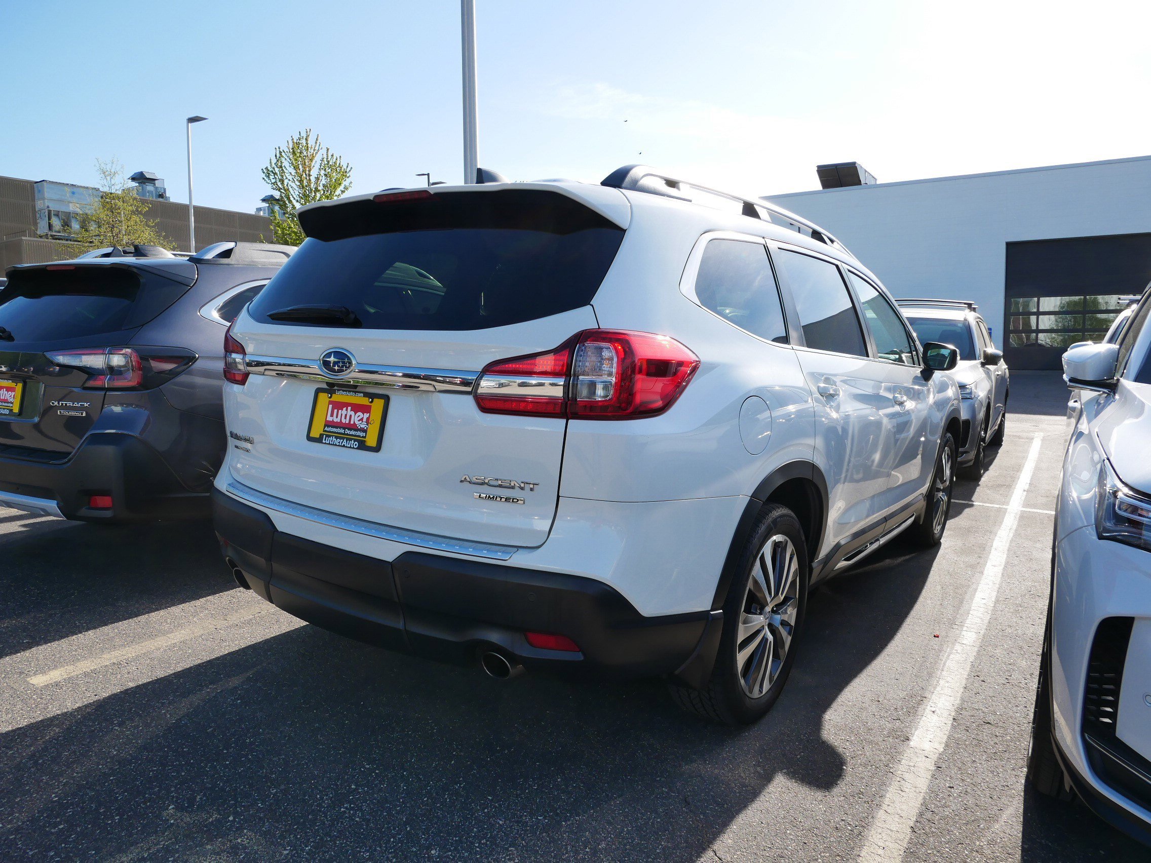 Used 2021 Subaru Ascent Limited w/ Technology Package AWD/4WD image 5