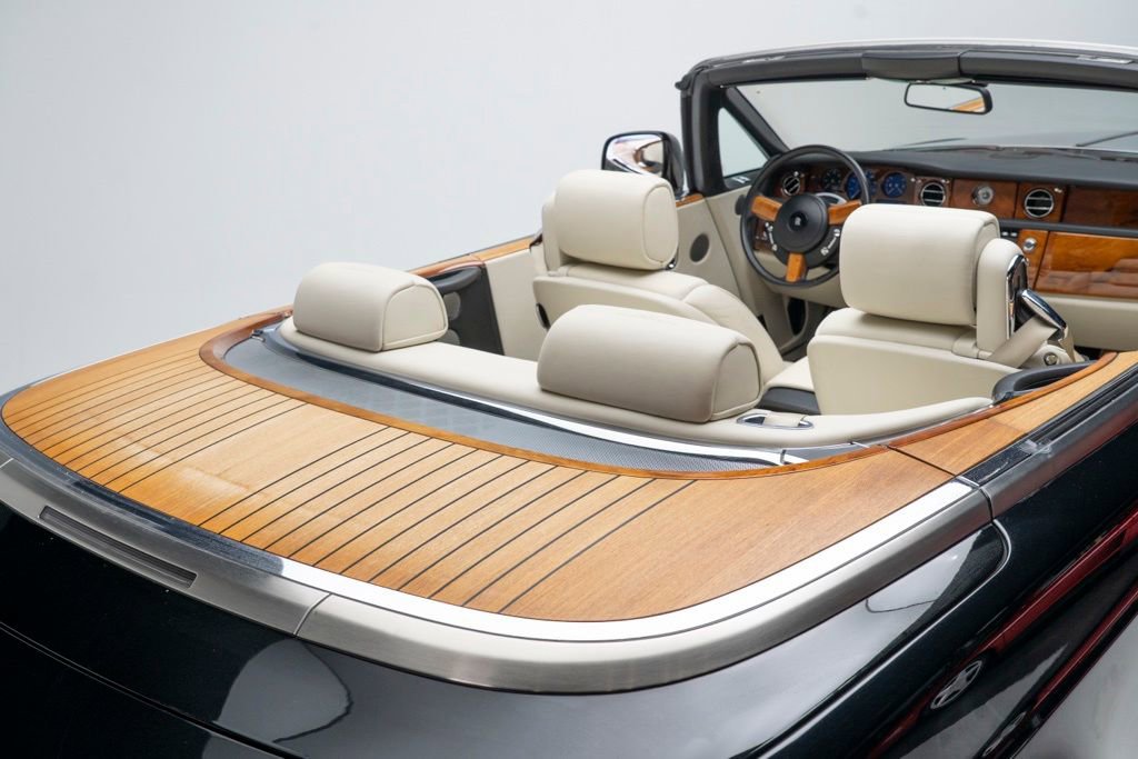 Used 2010 Rolls-Royce Phantom Drophead Coupe image 48