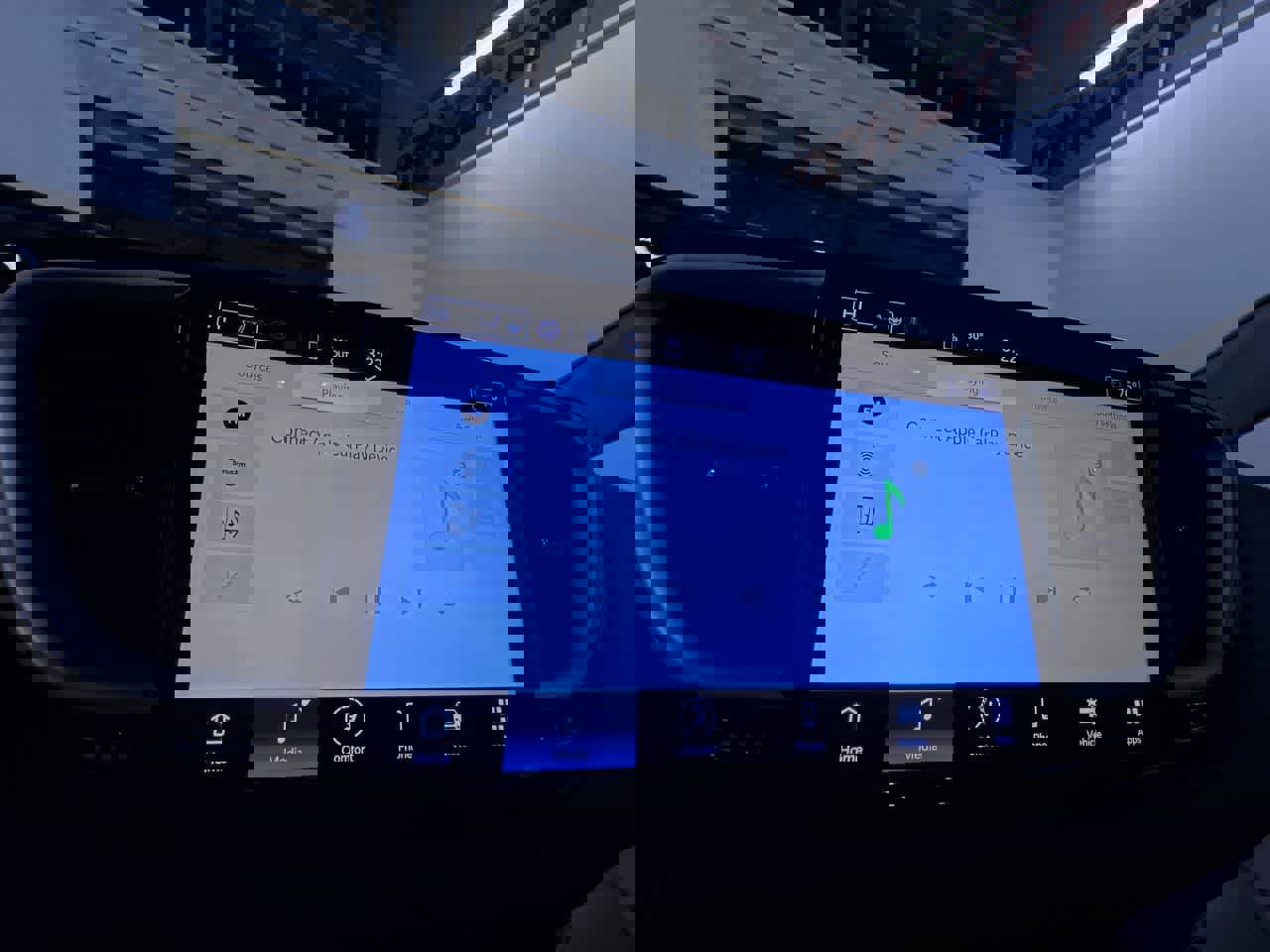 Used 2024 Chrysler Pacifica Touring-L image 26