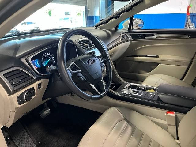 Used 2017 Ford Fusion Energi SE FWD image 23